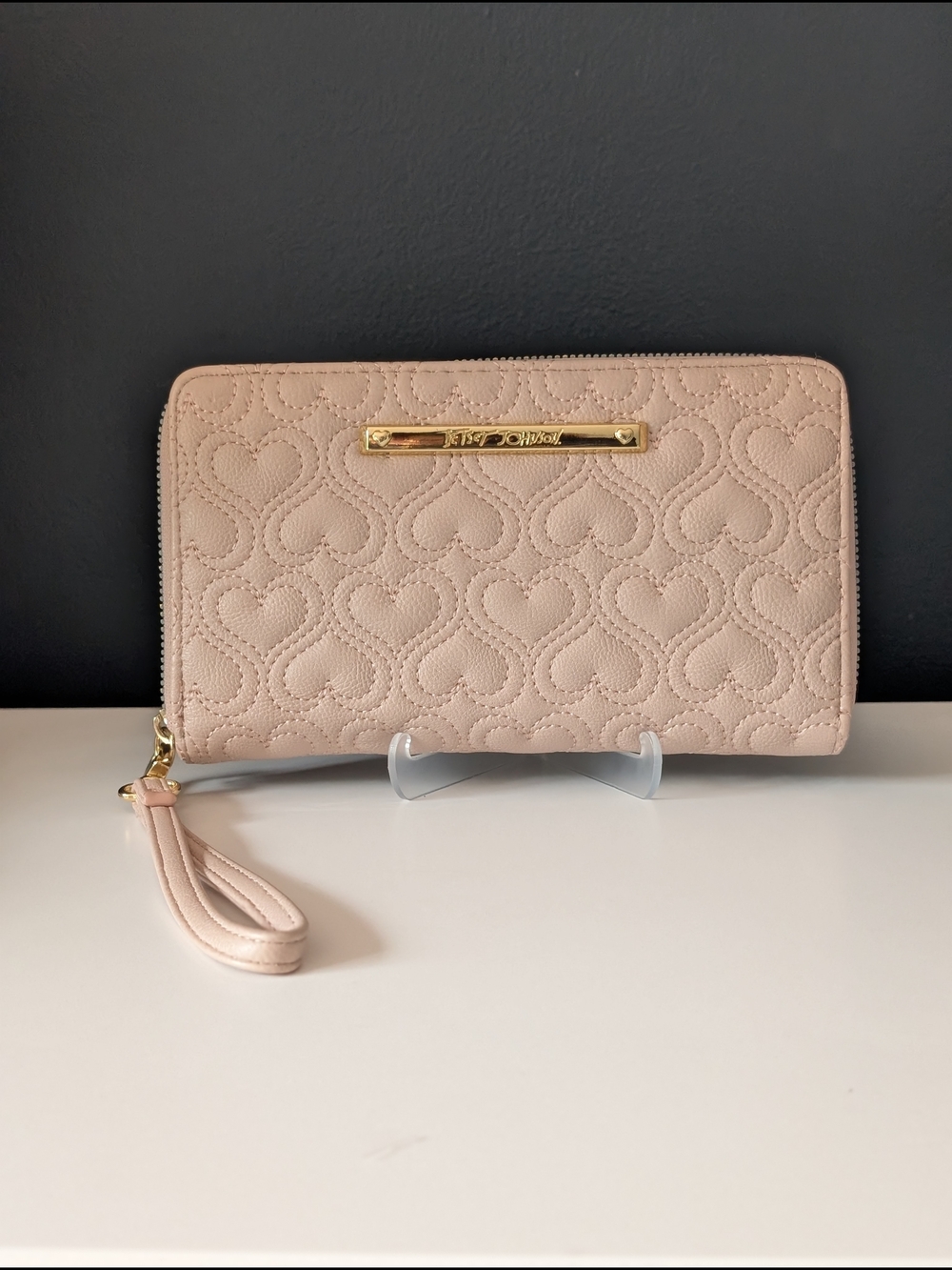 Betsey Johnson Pale Pink Embossed Heart Zip Around Wallet Wristlet NWOT